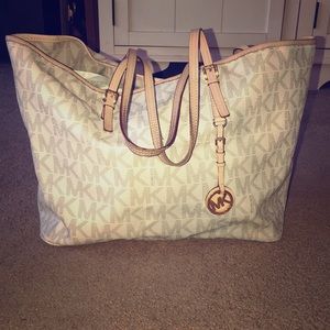 Michael Kors tote in vanilla.